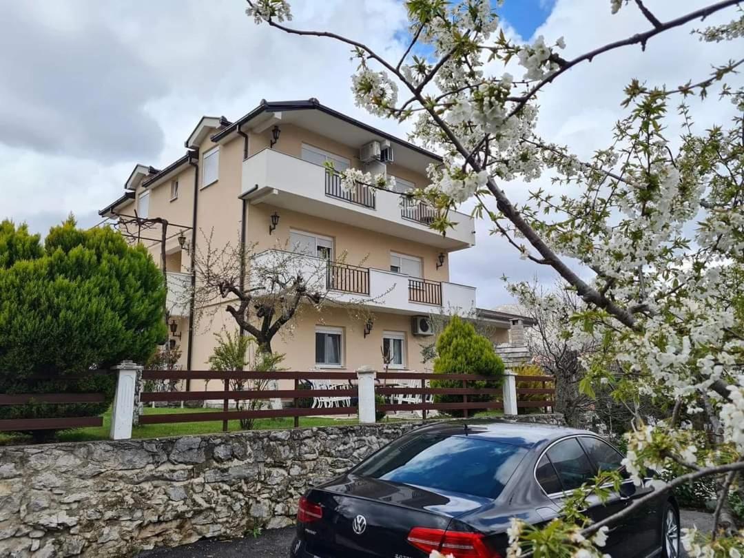 Milovic Apartment